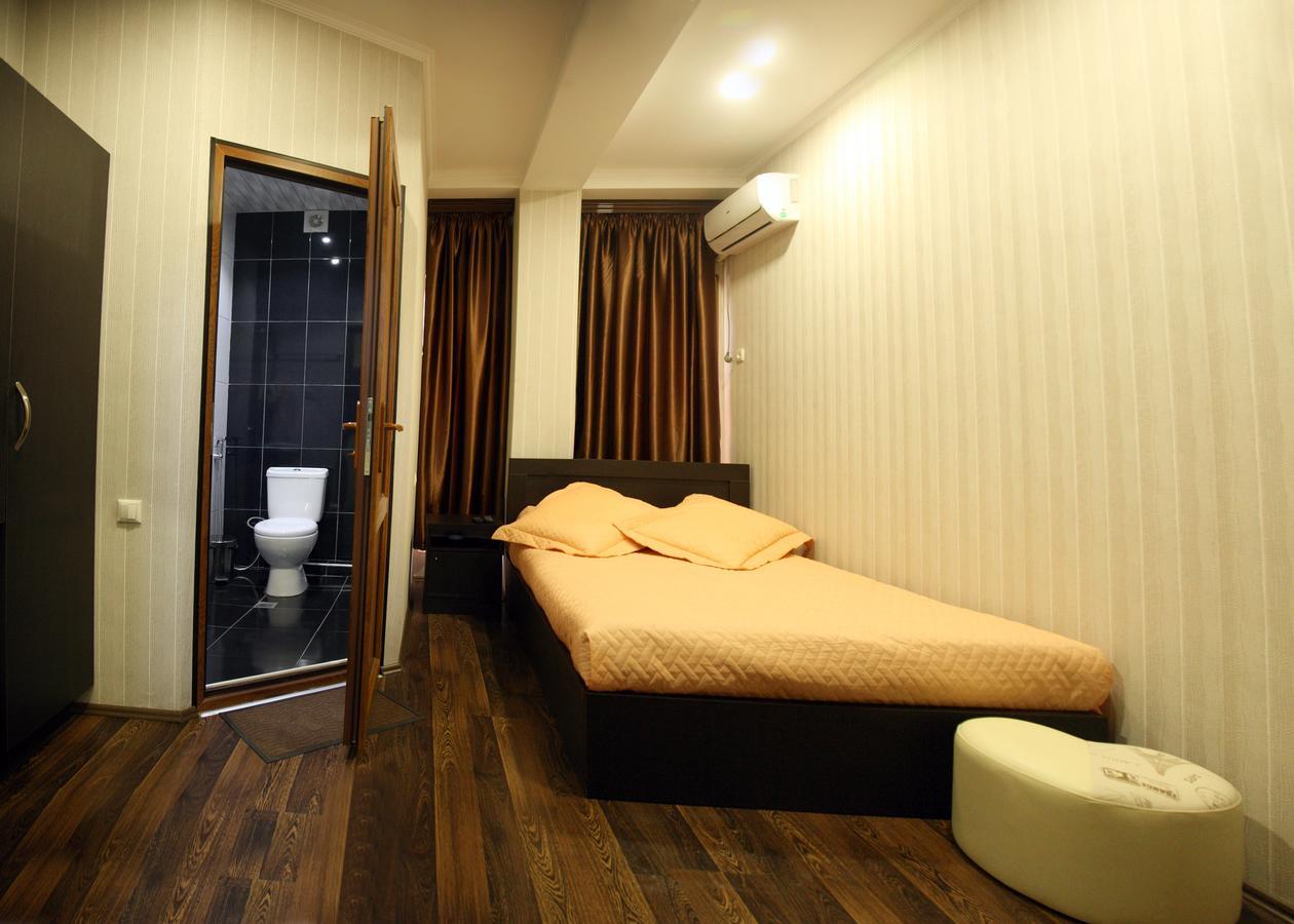 Hotel Pyramida Tbilisi Buitenkant foto
